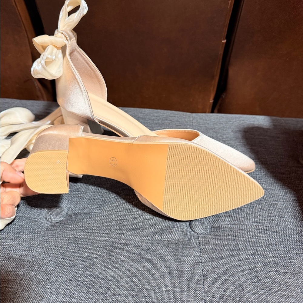 Wedding shoes Satin Ankle-Tie Pointed Toe Block Heel Pumps - Cream - Picture 8 of 11